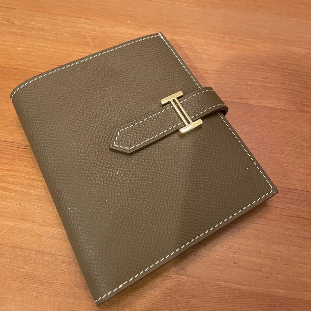 Compact wallet. Good condition.